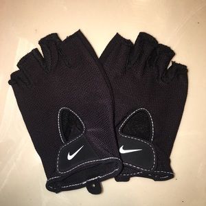 Nike workout gloves